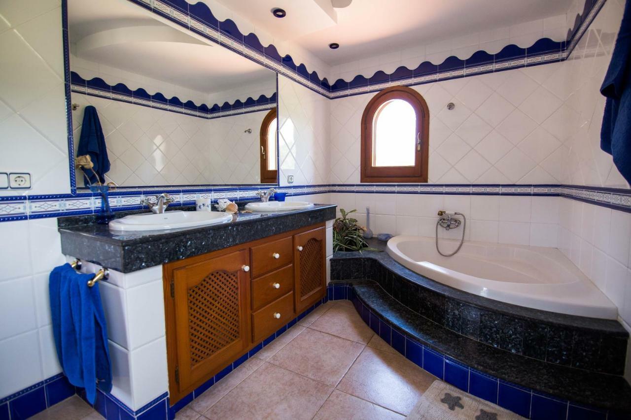 Villa Ca Na Vinya Cala Tarida  Extérieur photo
